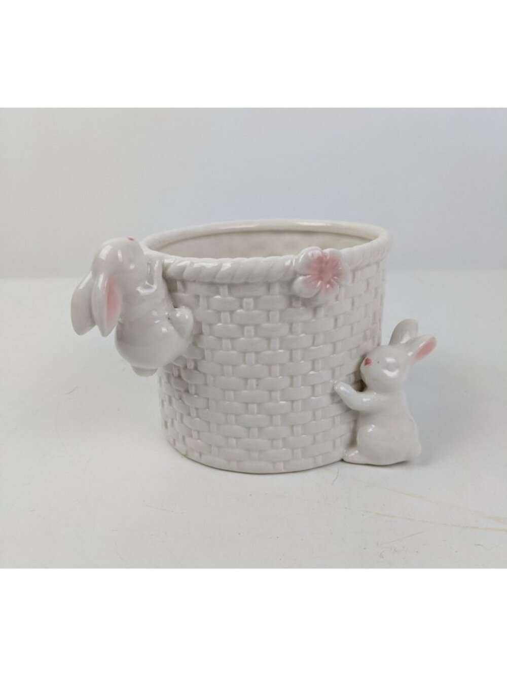 YANKEE CANDLE "EASTER HOP" Porcelain Jar Candle Basket Weave & Bunnies Holder